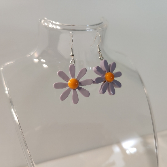 Daisy Flower Dangle Earrings | Festival Earrings | Cute Earrings - Picture 1 of 1